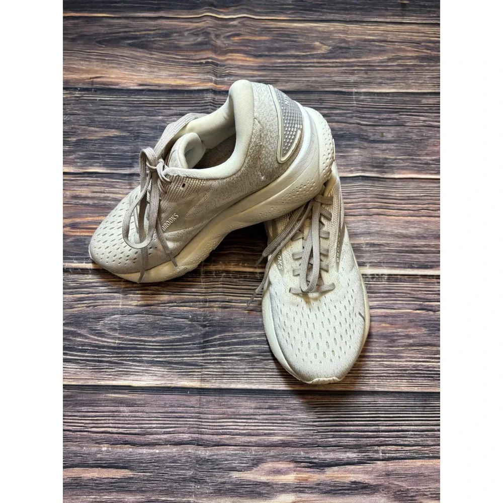 Brooks Ghost 14 NYC Running Shoes Womens 8 Cream Oyster Walking Comfort